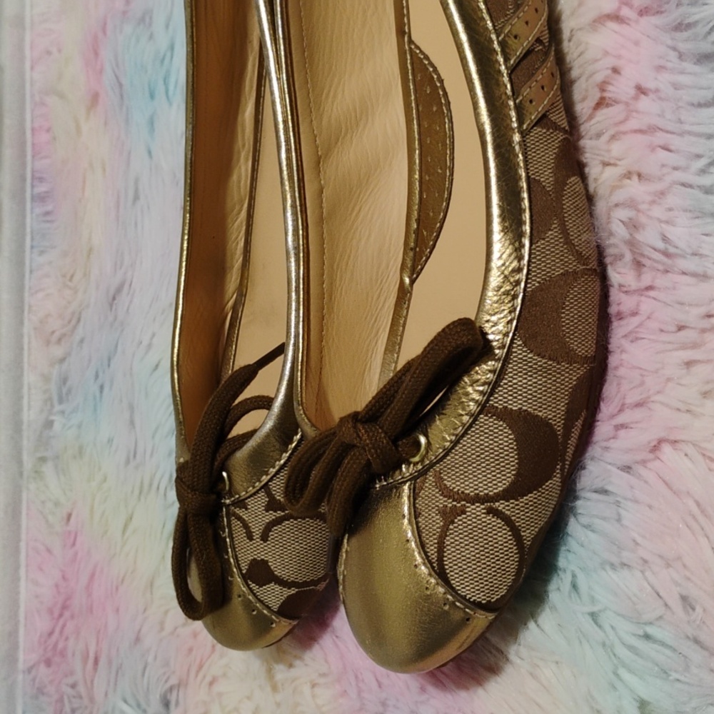 (X-100) SALE! Coach Ballet Flats W Gold Detail Sz.8M They can fit 8.5 Like New - Picture 3 of 15
